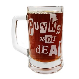Пивная кружка "Punk's Not Dead"