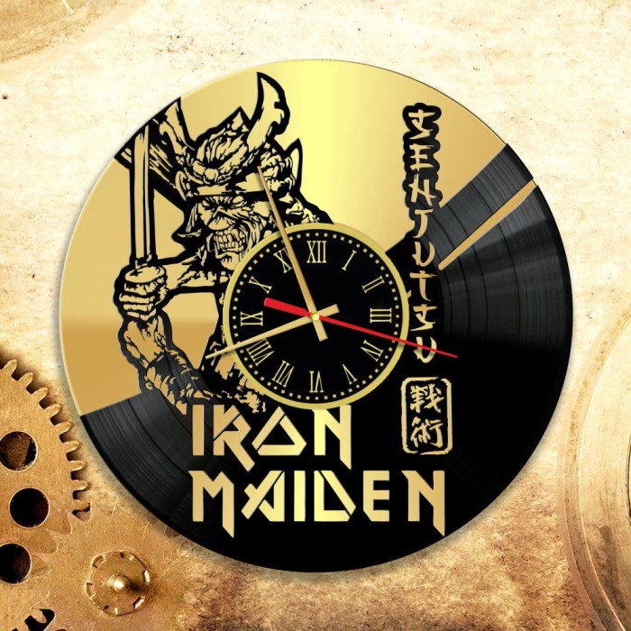 Часы "Iron Maiden" из виниловой пластинки