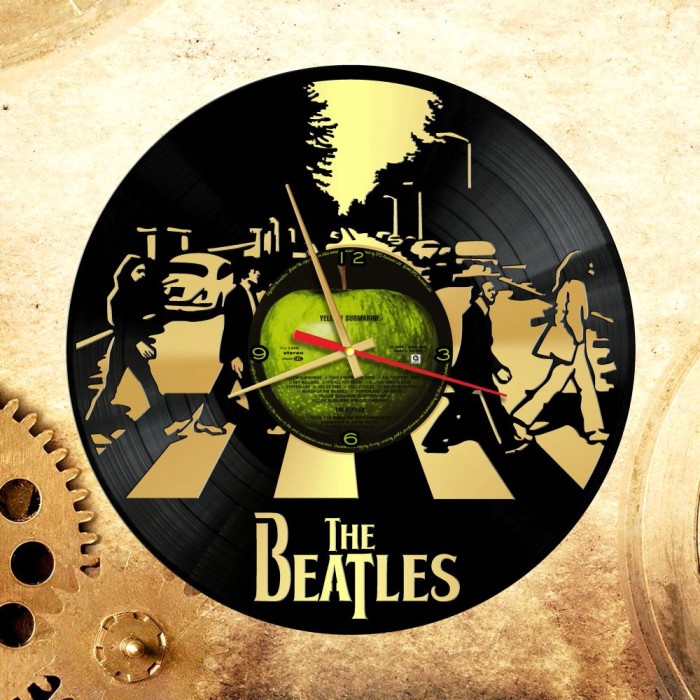 Часы "The Beatles" из виниловой пластинки