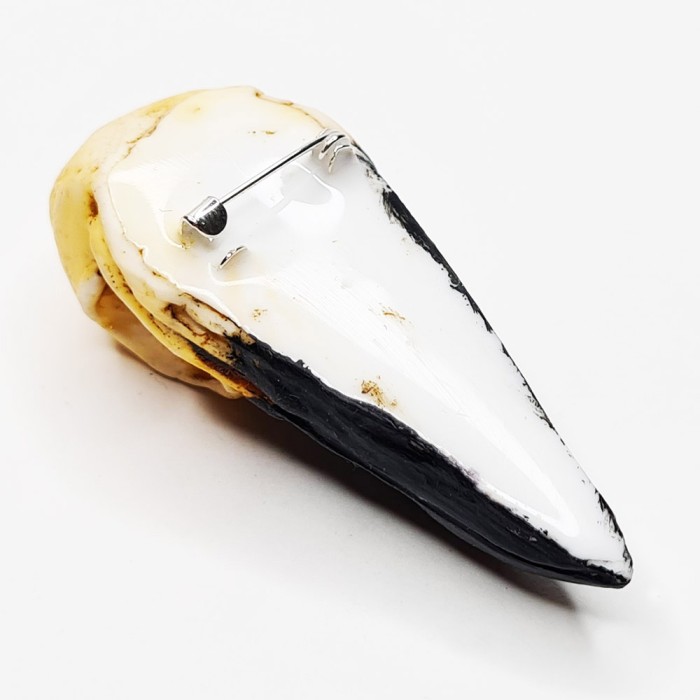 Значок "Череп трехглазого ворона с черным клювом" желтый 5 см