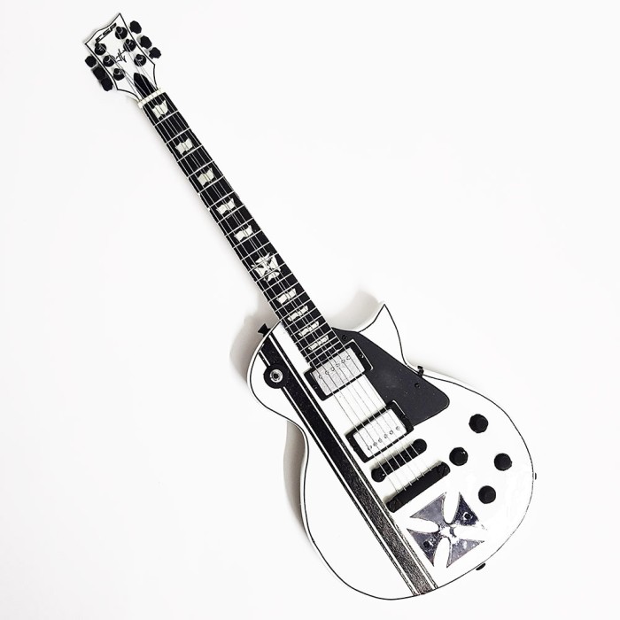 Гитара миниатюрная "ESP Iron Cross (Metallica)"