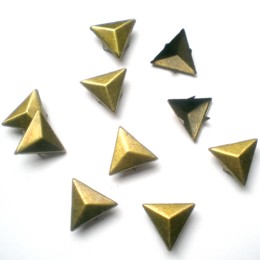 Заклепка треугольная бронзовая 15 мм
